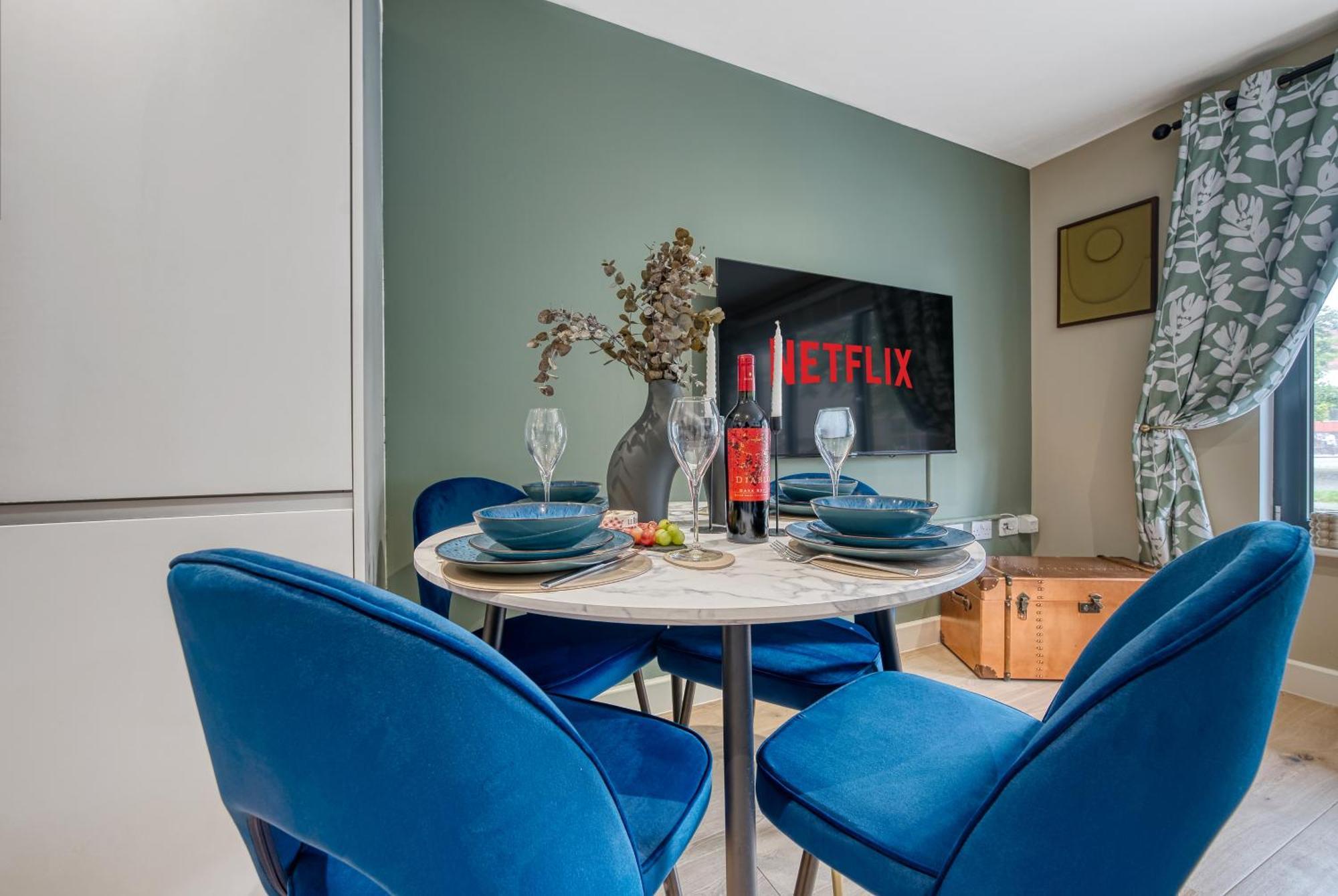 1 Bedroom Ocean Village Luxurious, Stylish & Cosy Apartment, Central Location In Southampton, Sleeps 4 - Summer Special Offer! - By Blue Puffin Stays Extérieur photo