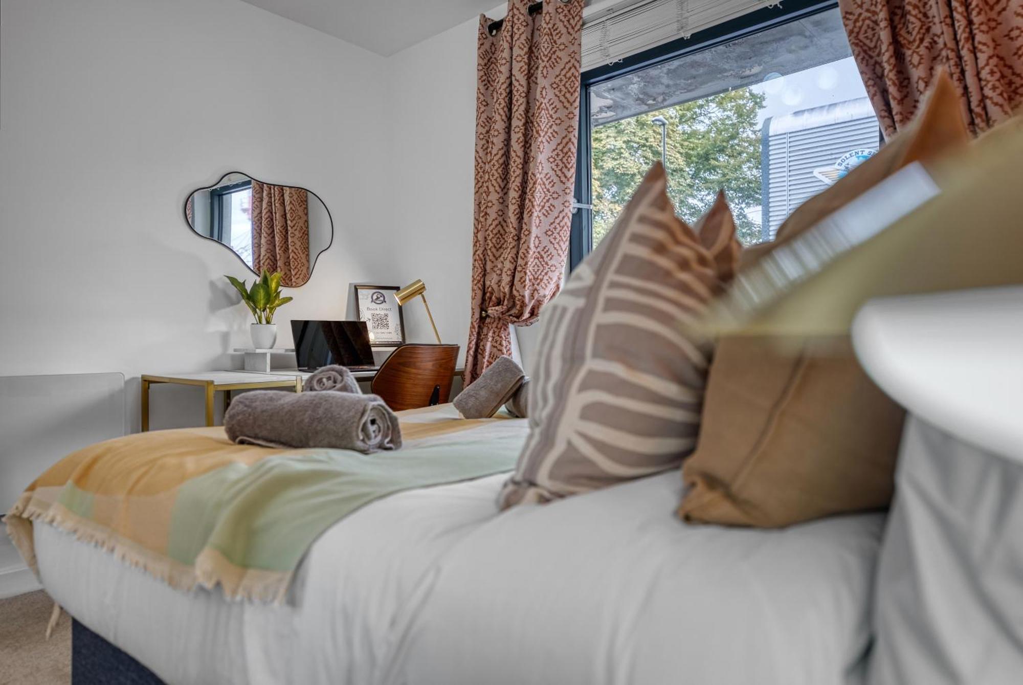 1 Bedroom Ocean Village Luxurious, Stylish & Cosy Apartment, Central Location In Southampton, Sleeps 4 - Summer Special Offer! - By Blue Puffin Stays Extérieur photo