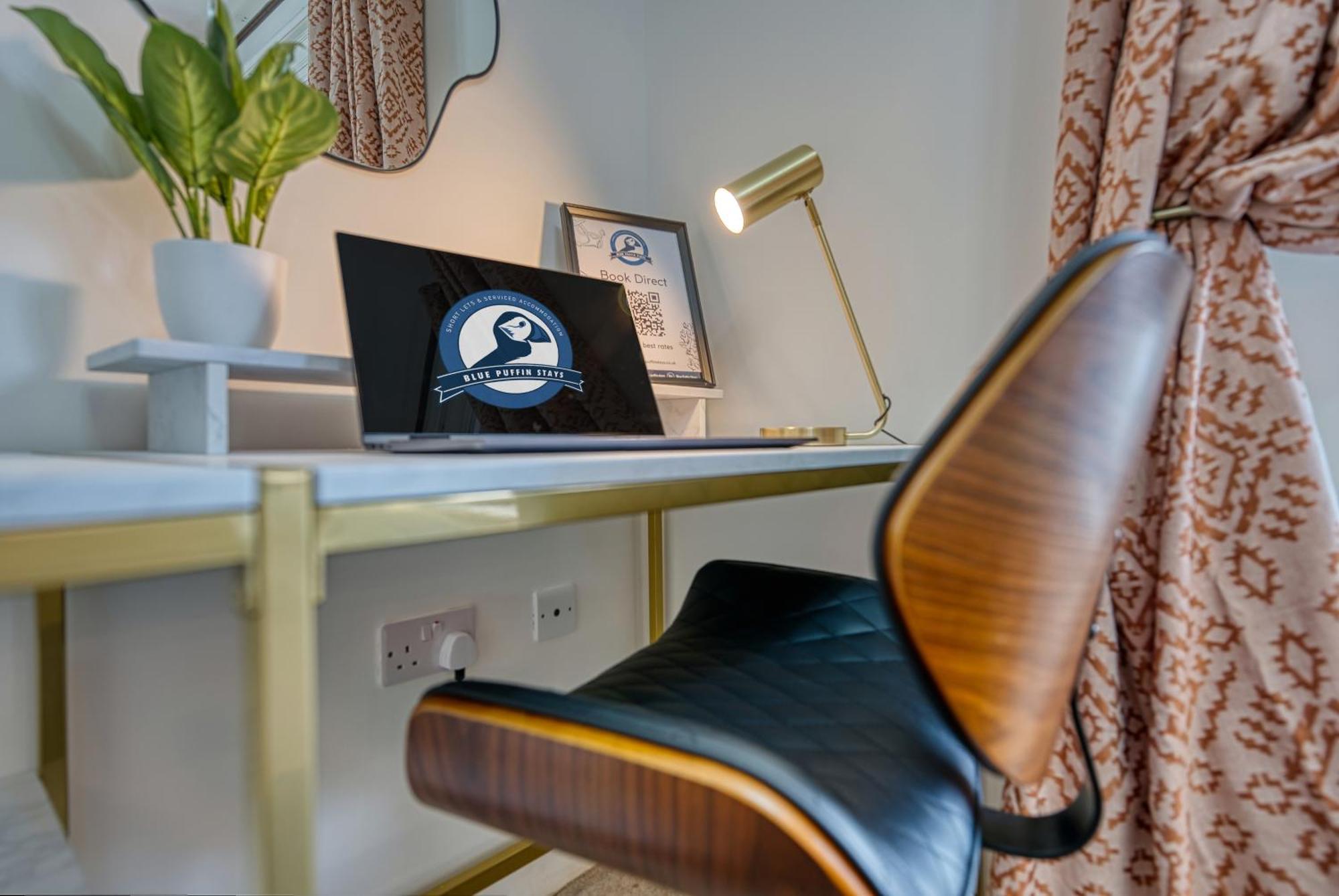 1 Bedroom Ocean Village Luxurious, Stylish & Cosy Apartment, Central Location In Southampton, Sleeps 4 - Summer Special Offer! - By Blue Puffin Stays Extérieur photo
