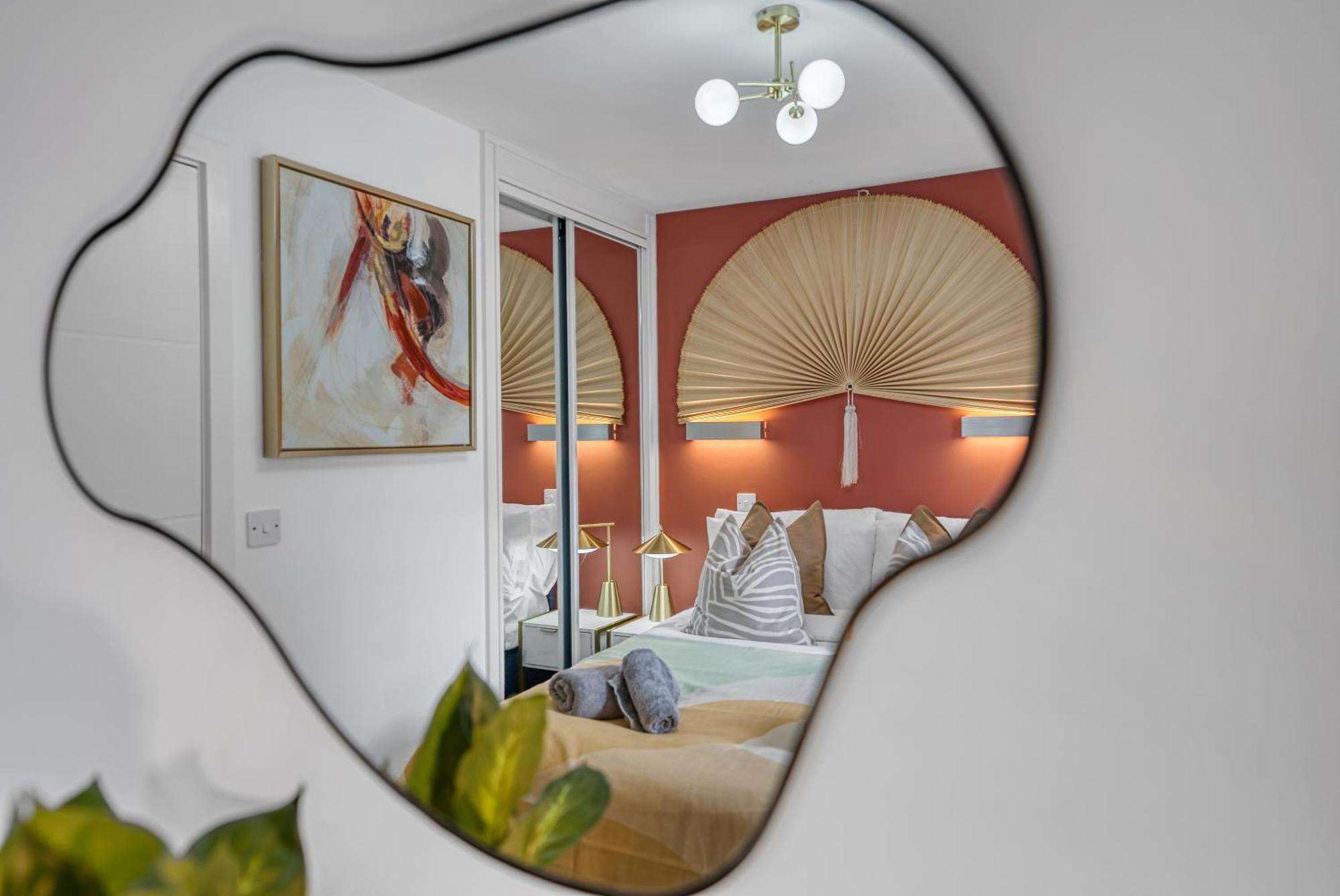 1 Bedroom Ocean Village Luxurious, Stylish & Cosy Apartment, Central Location In Southampton, Sleeps 4 - Summer Special Offer! - By Blue Puffin Stays Extérieur photo