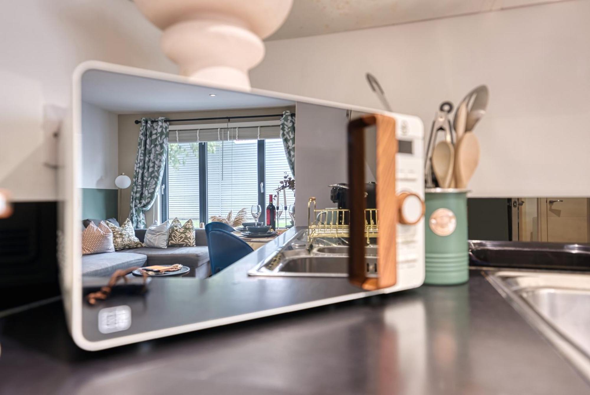 1 Bedroom Ocean Village Luxurious, Stylish & Cosy Apartment, Central Location In Southampton, Sleeps 4 - Summer Special Offer! - By Blue Puffin Stays Extérieur photo