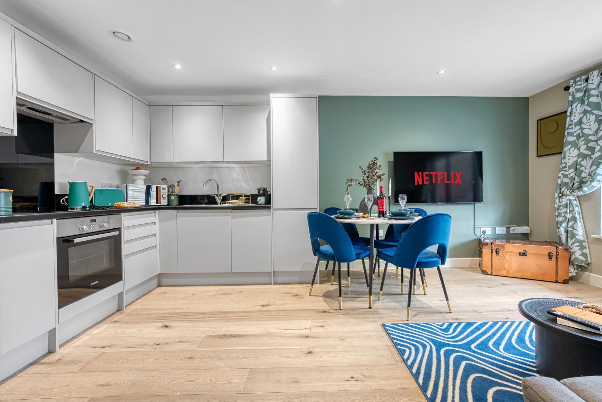 1 Bedroom Ocean Village Luxurious, Stylish & Cosy Apartment, Central Location In Southampton, Sleeps 4 - Summer Special Offer! - By Blue Puffin Stays Extérieur photo