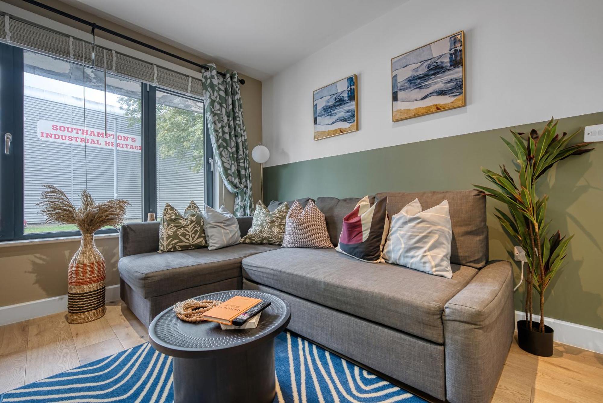 1 Bedroom Ocean Village Luxurious, Stylish & Cosy Apartment, Central Location In Southampton, Sleeps 4 - Summer Special Offer! - By Blue Puffin Stays Extérieur photo