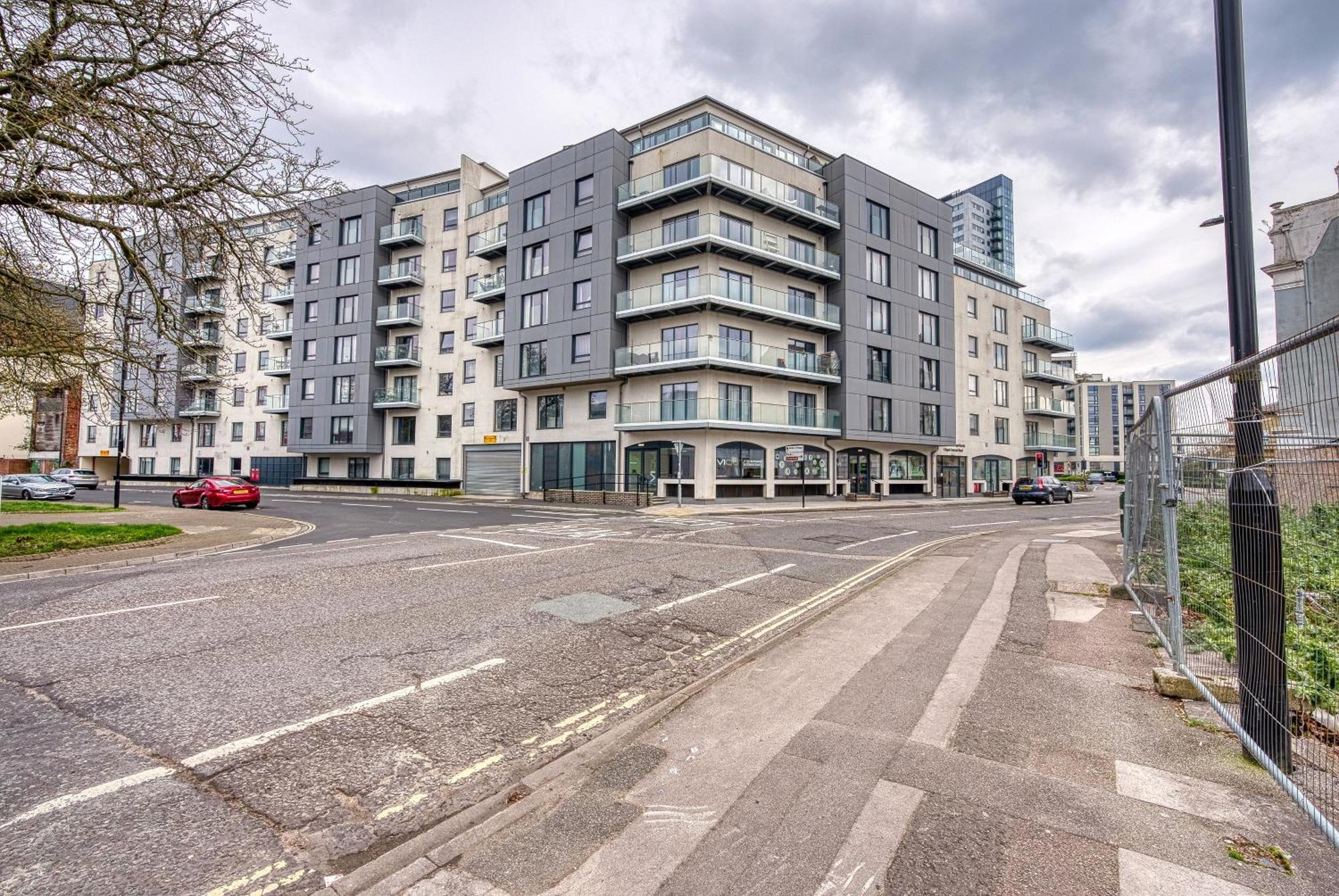 1 Bedroom Ocean Village Luxurious, Stylish & Cosy Apartment, Central Location In Southampton, Sleeps 4 - Summer Special Offer! - By Blue Puffin Stays Extérieur photo